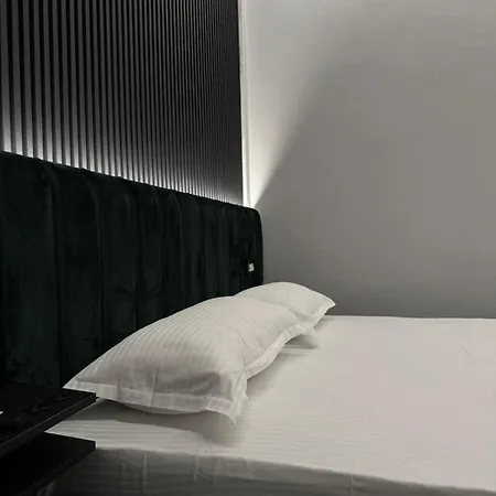 Cozy Corner Apartment *
